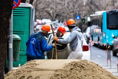 Romanya 'nın Bükreş kentinde inşaat işçileri, 2021