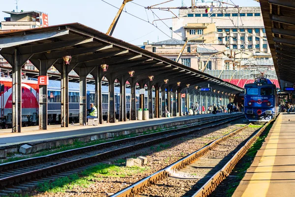 Pociąg Ruchu Lub Peronie Kolejowym Bukareszcie Dworzec Północny Gara Nord — Zdjęcie stockowe
