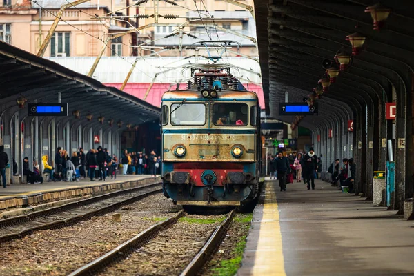 Bükreş, Romanya 'daki Bükreş (Gara de Nord Bükreş) tren istasyonunda ya da hareket halindeki tren platformunda 2022