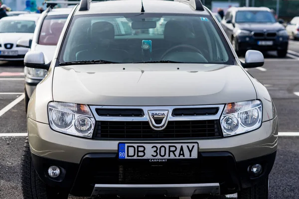 Внедорожник Dacia Duster Припаркованный Бухаресте Румыния 2021 Год — стоковое фото