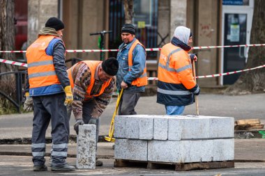 Romanya 'nın Bükreş kentinde inşaat işçileri, 2021