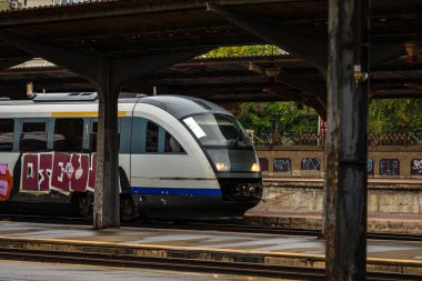 Bükreş, Romanya 'daki Bükreş (Gara de Nord Bükreş) tren istasyonunda ya da hareket halindeki tren platformunda 2022