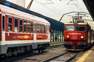 Bükreş, Romanya 'daki Bükreş (Gara de Nord Bükreş) tren istasyonunda ya da hareket halindeki tren platformunda 2022