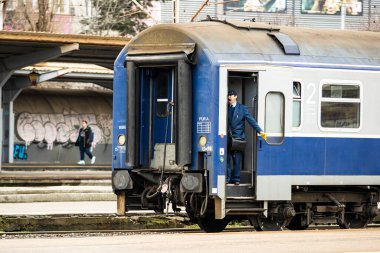 Bükreş, Romanya 'daki Bükreş (Gara de Nord Bükreş) tren istasyonunda ya da hareket halindeki tren platformunda 2022