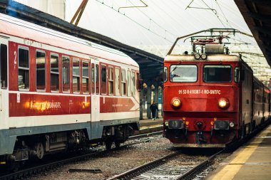 Bükreş, Romanya 'daki Bükreş (Gara de Nord Bükreş) tren istasyonunda ya da hareket halindeki tren platformunda 2022