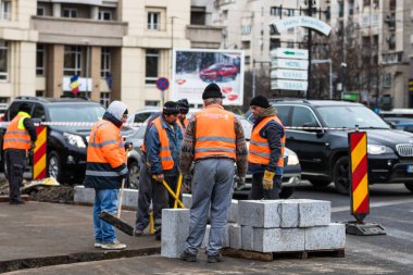 Romanya 'nın Bükreş kentinde inşaat işçileri, 2021