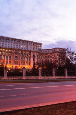 Romanya 'nın başkenti Bükreş' teki Parlamento Sarayı (Palatul Parlamentului) 2020