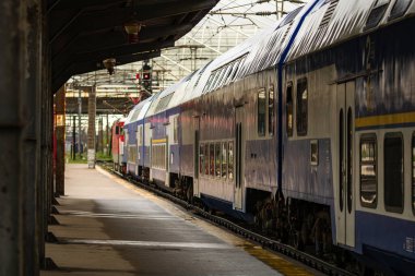 Bükreş, Romanya 'daki Bükreş (Gara de Nord Bükreş) tren istasyonunda ya da hareket halindeki tren platformunda 2022