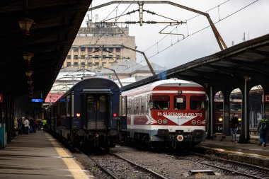 Bükreş, Romanya 'daki Bükreş (Gara de Nord Bükreş) tren istasyonunda ya da hareket halindeki tren platformunda 2022
