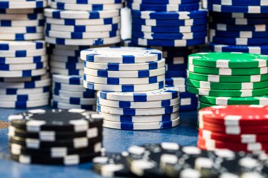 Kartlı poker çipleri yığını ayrıntıları