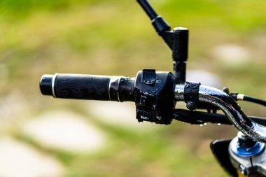 Siyah motosikletin ayrıntıları. Honda Hornet motosiklet detay fotoğrafı Bükreş, Romanya, 2021