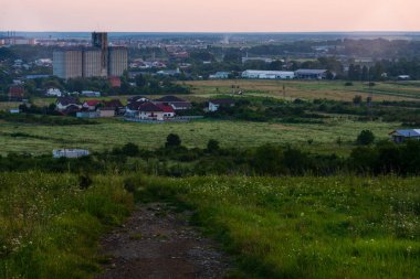 Gün batımında Karphatian Dağları 'nda