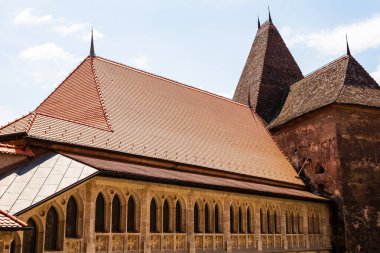 Corvin Castle, Hunyad Castle veya Castelul Corvinilor Romanya 'nın Transilvanya kentinde bulunan gotik bir kaledir.