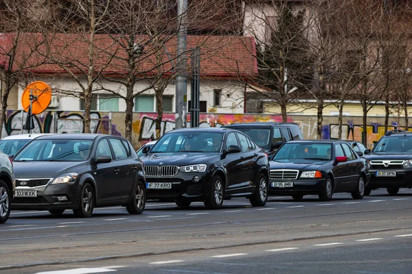 Ruch Samochodowy Godzinach Szczytu Centrum Miasta Zanieczyszczenie Samochodów Korki Bukareszcie — Zdjęcie stockowe