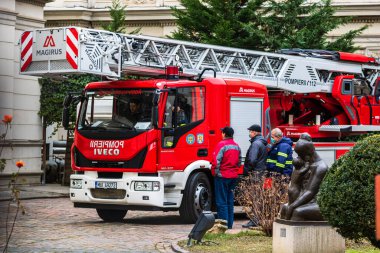 Romanya 'nın Bükreş kentinde acil itfaiyeci (Pompierii), 2022