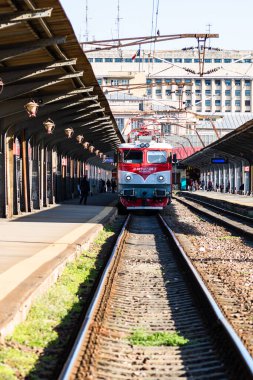 Bükreş, Romanya 'daki Bükreş (Gara de Nord Bükreş) tren istasyonunda ya da hareket halindeki tren platformunda 2022