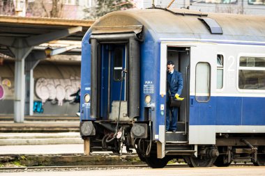 Bükreş, Romanya 'daki Bükreş (Gara de Nord Bükreş) tren istasyonunda ya da hareket halindeki tren platformunda 2022