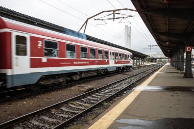 Bükreş, Romanya 'daki Bükreş (Gara de Nord Bükreş) tren istasyonunda ya da hareket halindeki tren platformunda 2022
