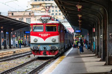 Bükreş, Romanya 'daki Bükreş (Gara de Nord Bükreş) tren istasyonunda ya da hareket halindeki tren platformunda 2022