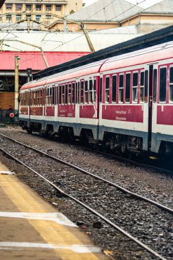 Bükreş, Romanya 'daki Bükreş (Gara de Nord Bükreş) tren istasyonunda ya da hareket halindeki tren platformunda 2022