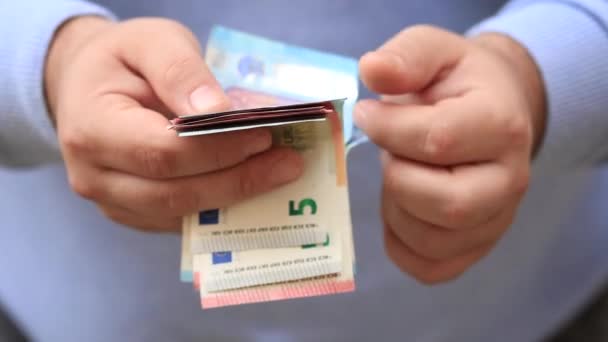 数えてユーロのお金を示す ユーロ紙幣の数え方 — ストック動画