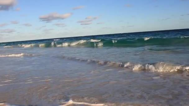 Praia Ondas Nuvens Idílica Praia Hamilton Bermudas — Vídeo de Stock