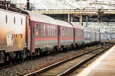 Bükreş, Romanya 'daki Bükreş (Gara de Nord Bükreş) tren istasyonunda ya da hareket halindeki tren platformunda 2022