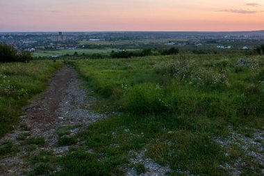 Gün batımında Karphatian Dağları 'nda