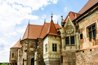 Hunyad Şatosu - Hunedoara, Romanya 'daki Corvin Kalesi, 2020. Dış mimari detay.