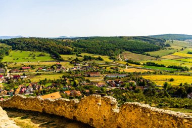 Romanya 'nın Transilvanya kentindeki Rupea kalesinden görüntü. Rupa Kalesi (Cetatea Rupea)