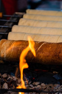 Kurtos Kolacs (Krtskalcs). Geleneksel Macar pastası, şekerli, ballı ve fındıklı..