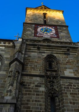 Romanya 'nın Brasov kentinde Kara Kilise' nin (Biserica Neagra) Büyük Gotik Binası