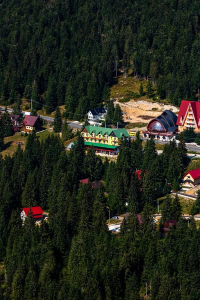 Romanya 'nın Bihor kentindeki bir dağ beldesinin yukarıdan görüntüsü, 2021