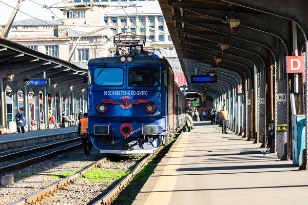 Bükreş, Romanya 'daki Bükreş (Gara de Nord Bükreş) tren istasyonunda ya da hareket halindeki tren platformunda 2022