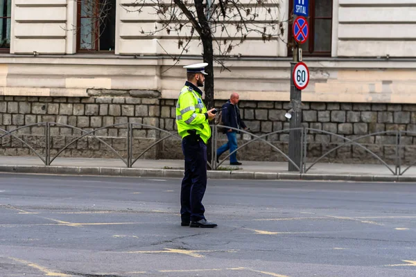 Agente Policía Policía Tráfico Rumana Politia Rutiera Dirigiendo Tráfico Durante — Foto de Stock