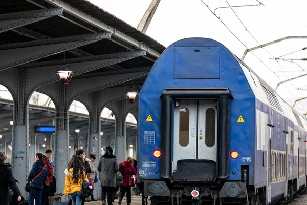 Bükreş, Romanya 'daki Bükreş (Gara de Nord Bükreş) tren istasyonunda ya da hareket halindeki tren platformunda 2022