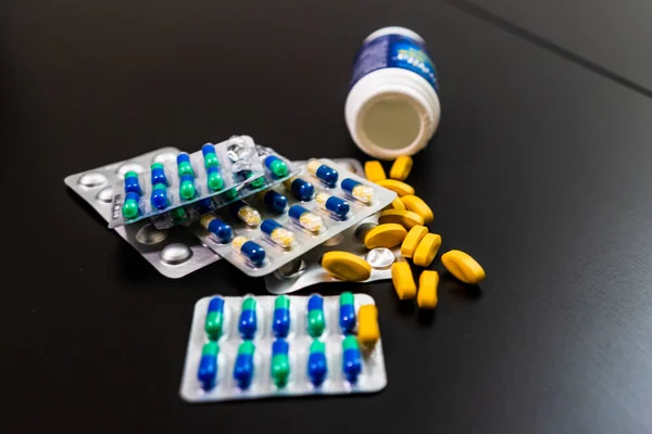 Droga Pílulas Cápsula Medicamentos Vitaminas Mesa — Fotografia de Stock