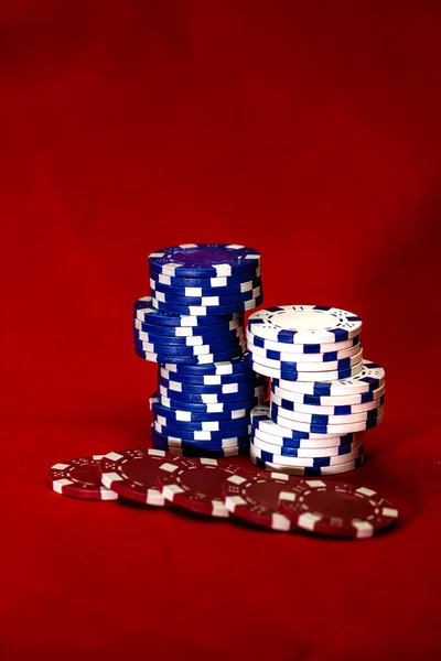 Mix Van Poker Chips Rode Achtergrond — Stockfoto