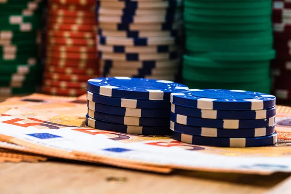 Poker Casino Chips Dinero Cerca Concepto Casino Riesgo Azar Buena — Foto de Stock