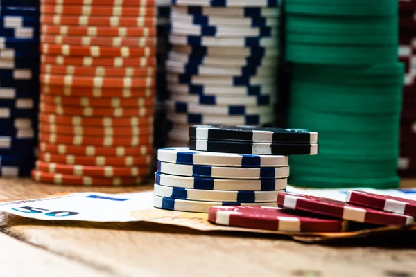 Poker Fişleri Para Yakında Kumarhane Konsepti Risk Şans Iyi Şans — Stok fotoğraf