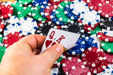 Poker fişlerini geri ver. Kumarhane işi, risk, şans, iyi şans veya kumar konsepti