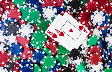 Poker fişlerini geri ver. Kumarhane işi, risk, şans, iyi şans veya kumar konsepti