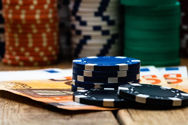 Poker Casino Chips Dinero Cerca Concepto Casino Riesgo Azar Buena — Foto de Stock