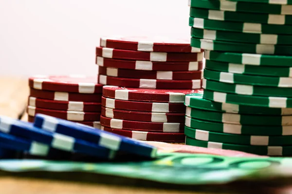 Poker Fişleri Para Yakında Kumarhane Konsepti Risk Şans Iyi Şans — Stok fotoğraf