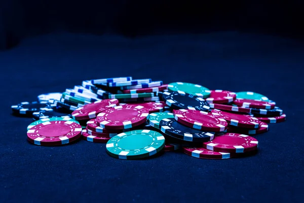 Campuran Chip Poker Pada Latar Belakang Hitam — Stok Foto