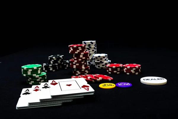 Стек Фишек Покера Карт Покера Черном Фоне — стоковое фото