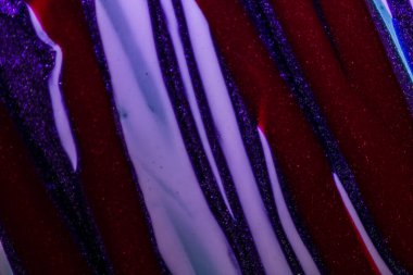 Su yüzeyinde yağ damlaları ve dalgaları olan soyut renkli arkaplan. Soyut arkaplan kavramı