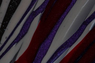 Su yüzeyinde yağ damlaları ve dalgaları olan soyut renkli arkaplan. Soyut arkaplan kavramı