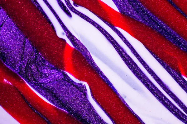 Su yüzeyinde yağ damlaları ve dalgaları olan soyut renkli arkaplan. Soyut arkaplan kavramı