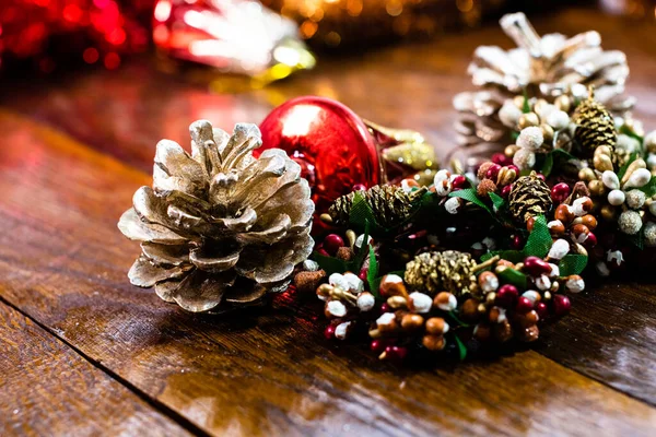 Decoraciones Navideñas Sobre Fondo Borroso Concepto Navidad Coronas Navidad —  Fotos de Stock